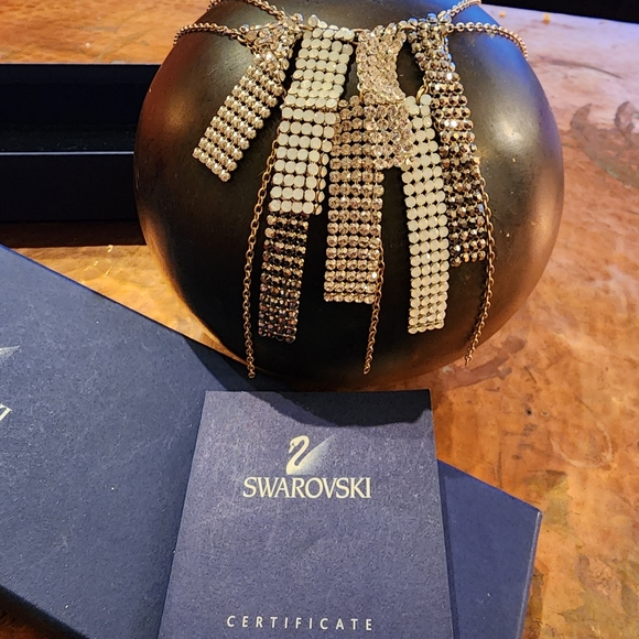 Gorgeous Swarovski Authentic Swan Signed Crystal Waterfall Statement Necklace - Picture 2 of 11